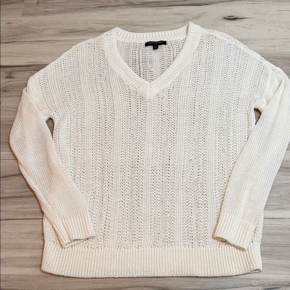 Banana Republic Sweaters - Banana Republic Women's Cream V-Neck Sweater size XL